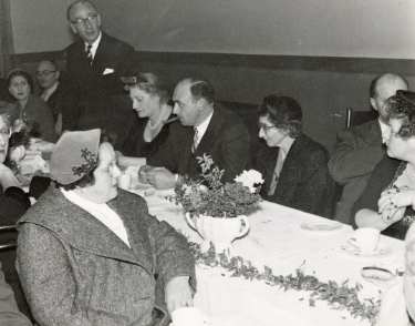 Speaker addressing the room at Rev Kahn's retirement reception dinner, Assembly Hall, Wilson Road Synagogue