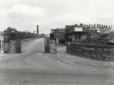 City General Hospital (latterly the Northern General Hospital), Fir Vale: New entrance gates off Herries Road