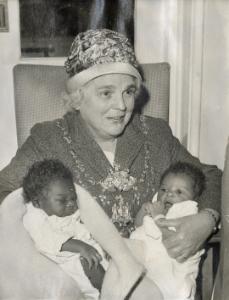 Lady Mayoress on the Maternity ward, City General Hospital (later the Northern General Hospital), Fir Vale, c.1950s