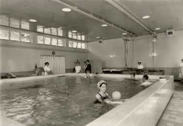 Hydrotherapy staff and patients, City General Hospital and (later known as the Northern General Hospital), Fir Vale