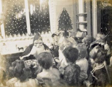 Father Christmas visiting children, City General Hospital (latterly the Northern General Hospital), Fir Vale, c.1970s