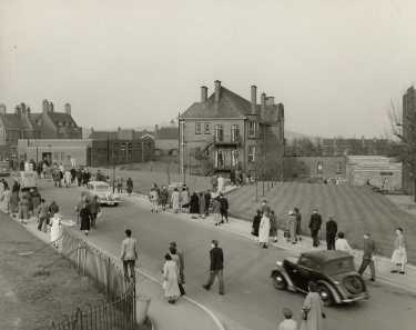 Walking along Herries Road Drive at visiting time showing (centre) the Ante Natal Clinic and maternity wards, City General Hospital (latterly the Northern General Hospital), Fir Vale 
