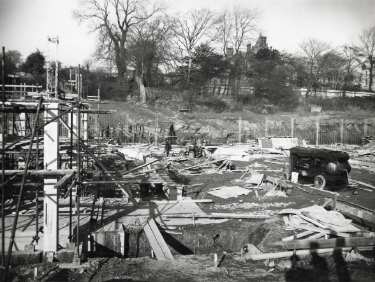 Construction of the new teaching hospital (Royal Hallamshire Hospital), Glossop Road 