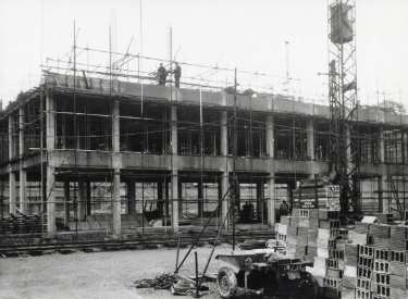 Construction of the new teaching hospital (Royal Hallamshire Hospital), Glossop Road 