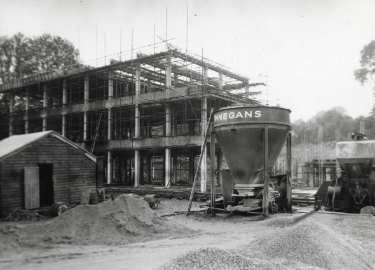 Construction of the new teaching hospital (Royal Hallamshire Hospital), Glossop Road 