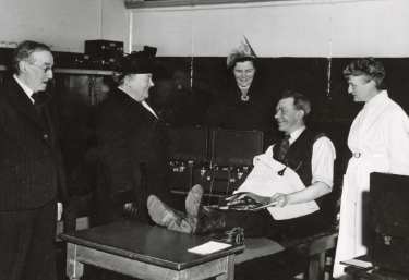 Lord Mayor, Alderman Grace Tebbutt JP, speaking to patients at the Edgar Allen Institute, No. 77 Gell Street