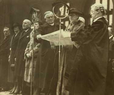 Proclamation of [accession of] King George VI outside Town Hall, Pinstone Street showing (2nd right) Lord Mayor, Ann Eliza Longden