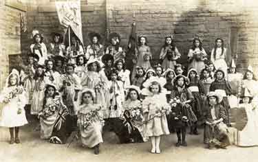 Children at the Empire Day Pageant 