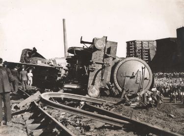 Steam locomotive No. 5609 in train crash, Bernard Road