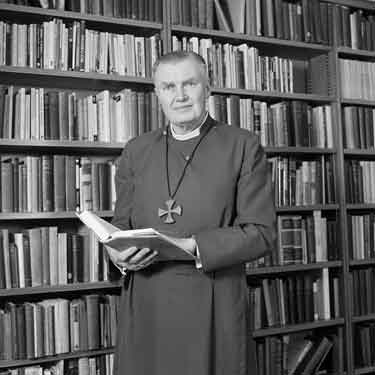 Right Rev David Lunn (1930 - 2021), Bishop of Sheffield,  1980 - 1997