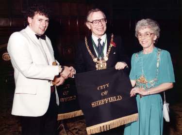 Unidentified event showing Lord Mayor, Councillor Roy Munn (centre) and Lady Mayoress, Mrs. Jean Munn 