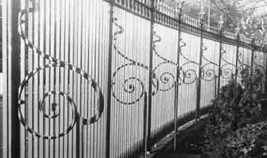 Botanical Gardens railings, Clarkehouse Road 