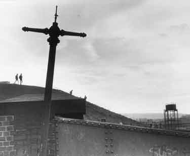 Broken gas lamp on the footbridge from Park Hill to Sheaf Street