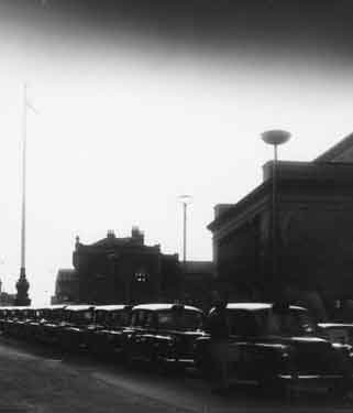 Taxi rank, Barkers Pool showing (right) City Hall