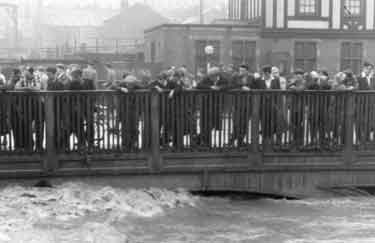 River Sheaf in full flood at Heeley Bridge showing (back right) the Bridge Inn, No. 509 London Road, Heeley, c. 1950s