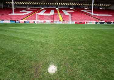 Sheffield Photographic Society Collection: Sheffield United Football Club, Bramall Lane, penalty spot kop end