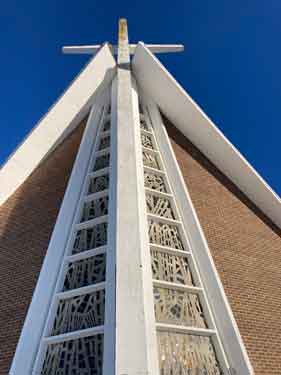 Sheffield Photographic Society Collection: Holy Cross C. of E. Church, Spotswood Mount, Gleadless Valley