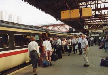 Train at platform 1b, Sheffield Midland railway station