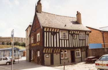 The Old Queens Head public house (formerly Hall in the Ponds), No. 40 Pond Hill