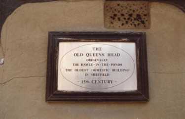 Plaque on the Old Queens Head public house (formerly Hall in the Ponds), No. 40 Pond Hill 
