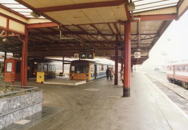 South Yorkshire Transport Executive (SYPTE). Platforms 4a and 5b, Sheffield Midland railway station