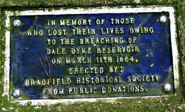 Plaque erected by Bradfield Historical Society in memory of the victims of the Dale Dyke Reservoir disaster, Low Bradfield