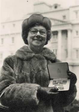 Ruth Darvill MBE, pioneer of the Civic Information Service (latterly the Sheffield Information Service) at her investiture at Buckingham Palace