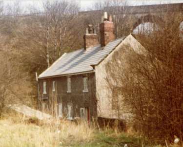 Dam cottages, Herries Road showing (top right) Five Arches railway viaduct