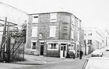 Crown Inn, Nos. 87 - 89 Forncett Street at junction with (right) Harleston Street