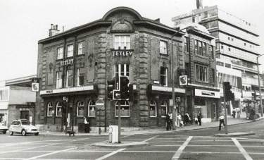 Bull and Mouth public house, Nos. 28 - 30 Waingate, at the junction with (left) Castlegate showing (right) the Castle Market building