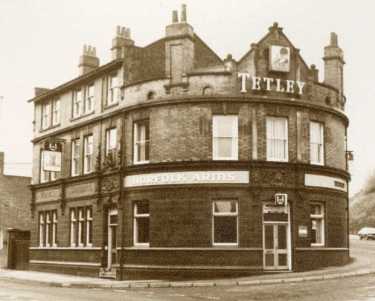 Norfolk Arms Hotel, Nos. 195-199 Carlisle Street at the junction with (right) Gower Street