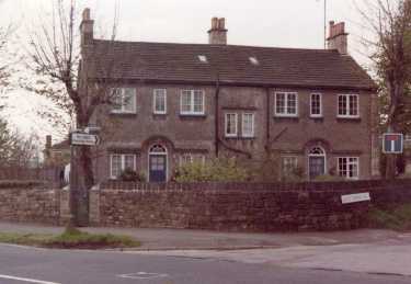 Junction of (foreground) Abbey Lane and (right) Little Common Lane