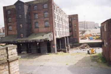 Derelict Straddle Warehouse, Victoria Quays