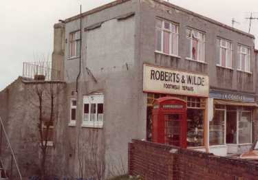 The Dale, Woodseats showing No. 98 Roberts and Wilde, footwear repairs and No. 96 I. K. Dougles, television dealers