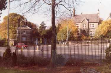 Lodge (left) at entrance to Oakholme House at junction of Red Lane, Westbourne Road and Brocco Bank