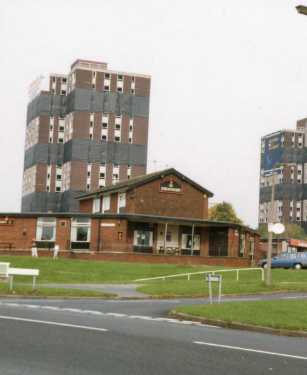 View from Dyche Lane of Jordanthorpe public house, Dyche Road showing (left) Jordanthorpe Point