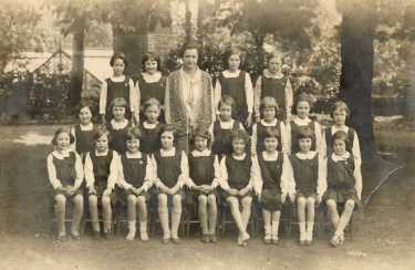 School class, High School for Girls, Sheffield. Girls Public Day School Trust Limited (GPSDT)