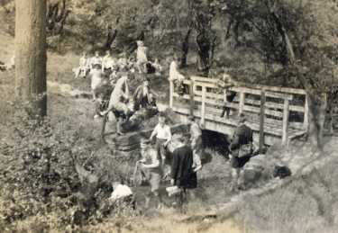 School outing, Anns Road School (latterly Anns Grove Primary School), Anns Road, Heeley, c.1928 - 1939