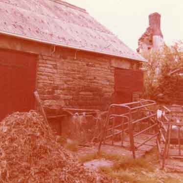 Derelict farm at Deepcar