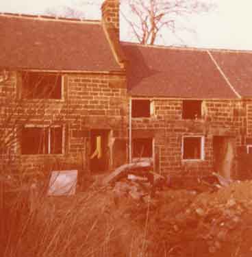 Former cottages later incorporated into the Rose and Crown public house, No. 21 Stour Lane