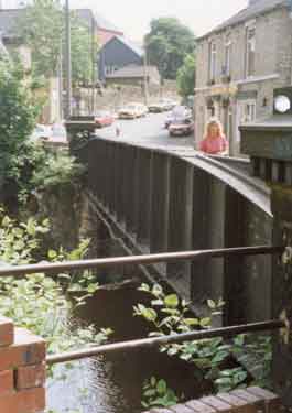 Hill Bridge, also known as Walkley Lane Bridge, Walkley Lane showing (top right) No. 383 Freemasons Arms