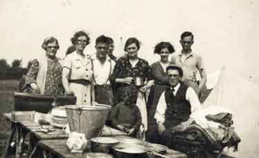 Clayton family showing Grandma Minnie Philpotts (nee Leek) (1883 - 1962), Grandma Clayton, Hilda Clayton, George Clayton and Grandad Clayton
