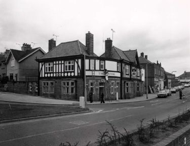 Royal Hotel, Market Square, Woodhouse, junction of Cross Street