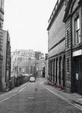 Castle Green, looking towards Exchange Brewery, showing (right) rear of Court House (formerly the old Town Hall), c.1970