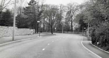 Norton Lane, after road work alterations, at the Norton House bend