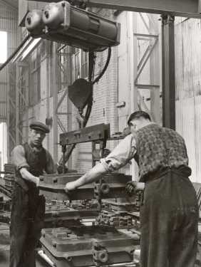 Employees at unidentified factory possibly connected with Samuel Osborn and Co. Ltd. 