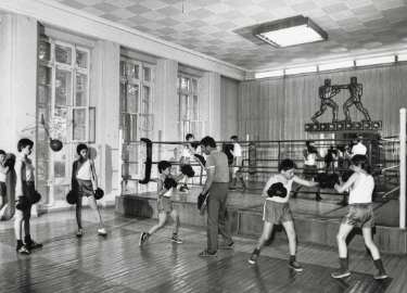 Donetsk collection: The Shakhtoyor (Miner) Sport Palace. The training of a preparatory group of the specialized boxing school