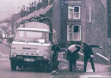 Cleansing Services Department, Sheffield City Council road sweeper and drains cleaning vehicle, No. 3220