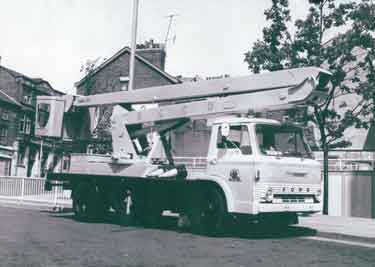 Sheffield City Council street lighting hoist vehicle, No.51