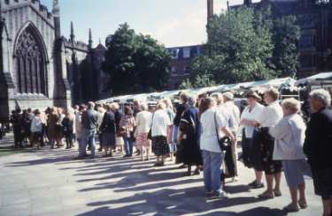 Queue to sign the book of condolence following the death of Diana, Princess of Wales at Sheffield Cathedral, Church Street